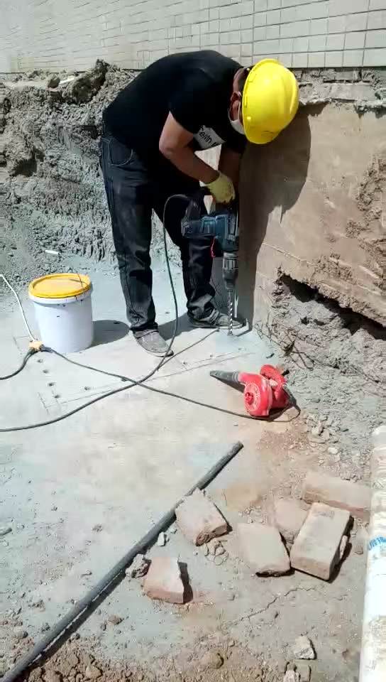 城步新旧混凝土植筋连接加固